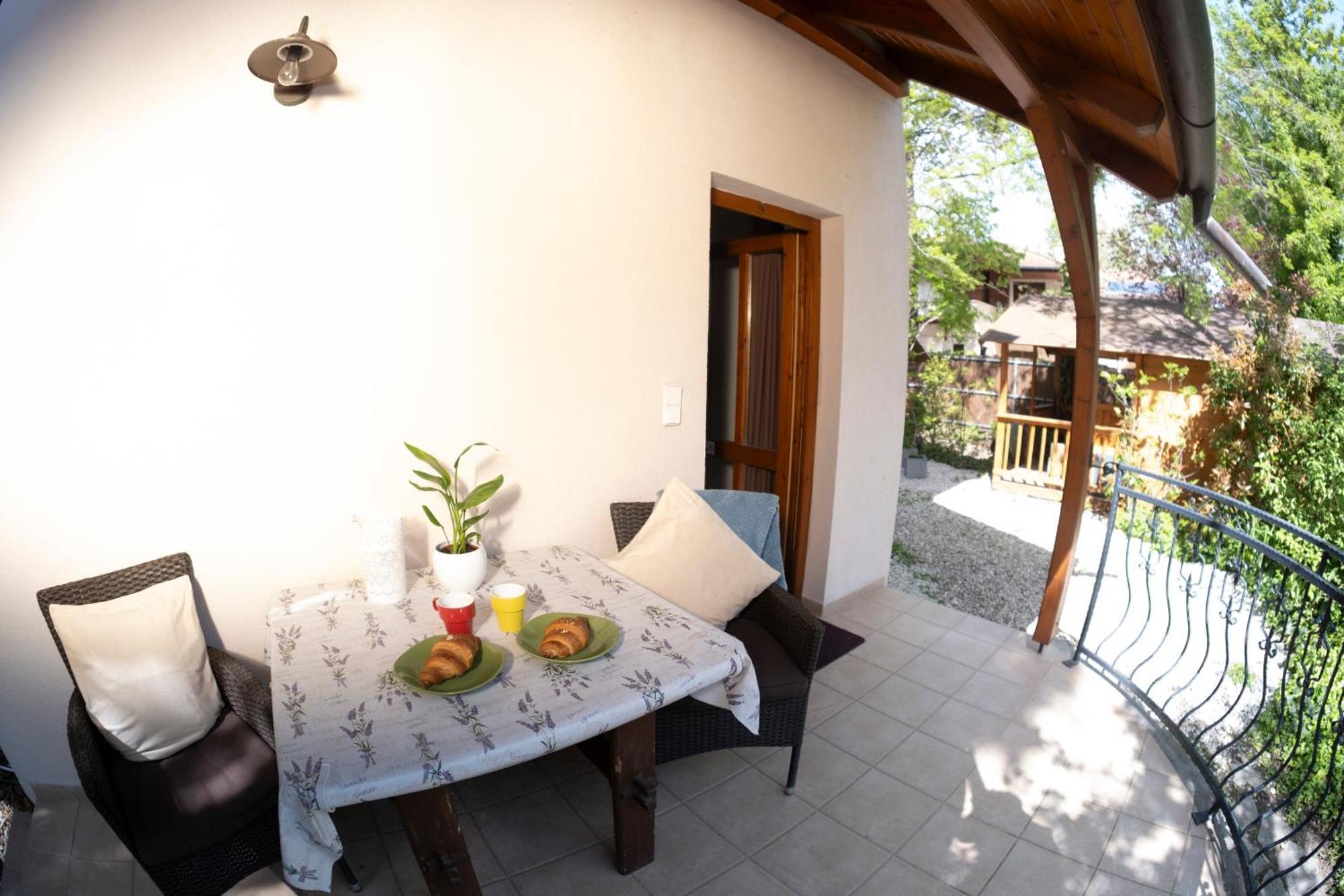 Vicze Apartmanház Siófok Esterno foto