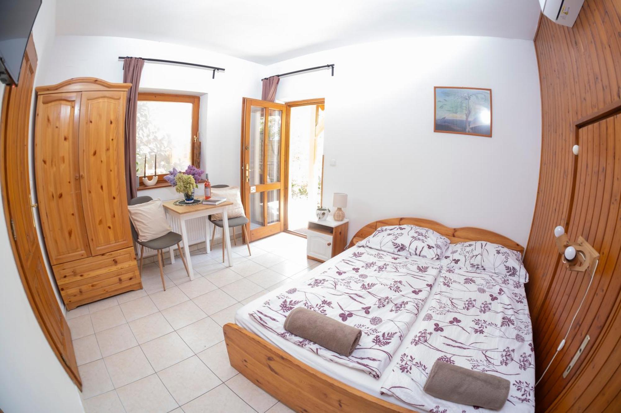 Vicze Apartmanház Siófok Esterno foto